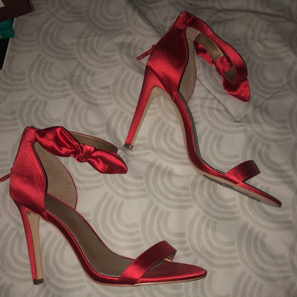 Badgley Mischka red bow stiletto heels size 6